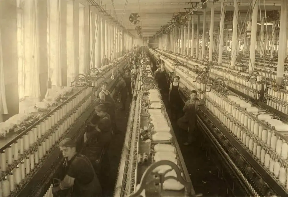 factory workers in the industrial revolution